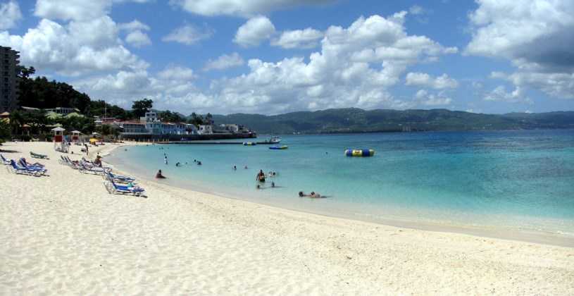 Doctors Cave Beach - Beast beaches in Montego Bay Jamaica