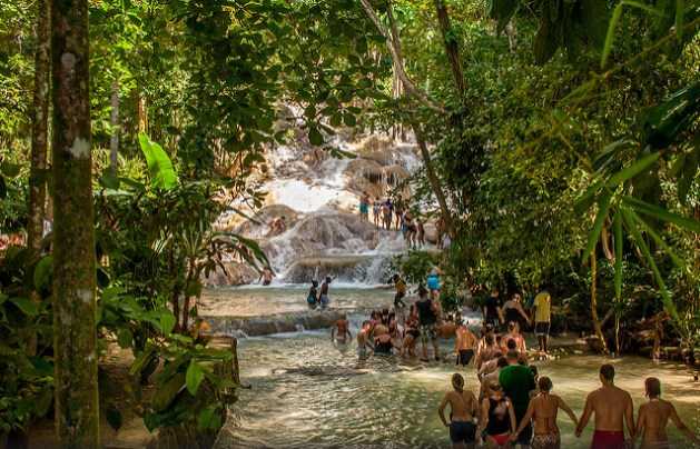 dunns river falls jamaica